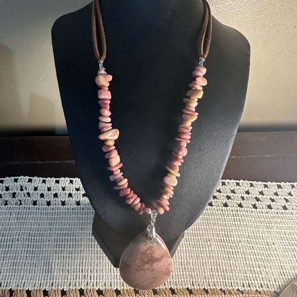 Light Pink Rhodonite Choker Necklace - Picture 8 of 10